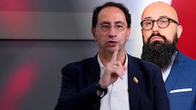 José Manuel Restrepo, fórmula vicepresidencial del abogado Abelardo de la Espriella. Y atrás: Carlos Carrillo, exdirector de la Unidad Nacional para la Gestión de Riesgos y Desastres (UNGRD)