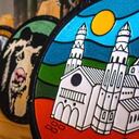 Un total de 150 tapas de alcantarillas, ahora son obras de arte en Manizales, gracias a una iniciativa de la Alcaldía de Manizales, el Instituto de Cultura y Turismo y la Fundación Pequeño Corazón