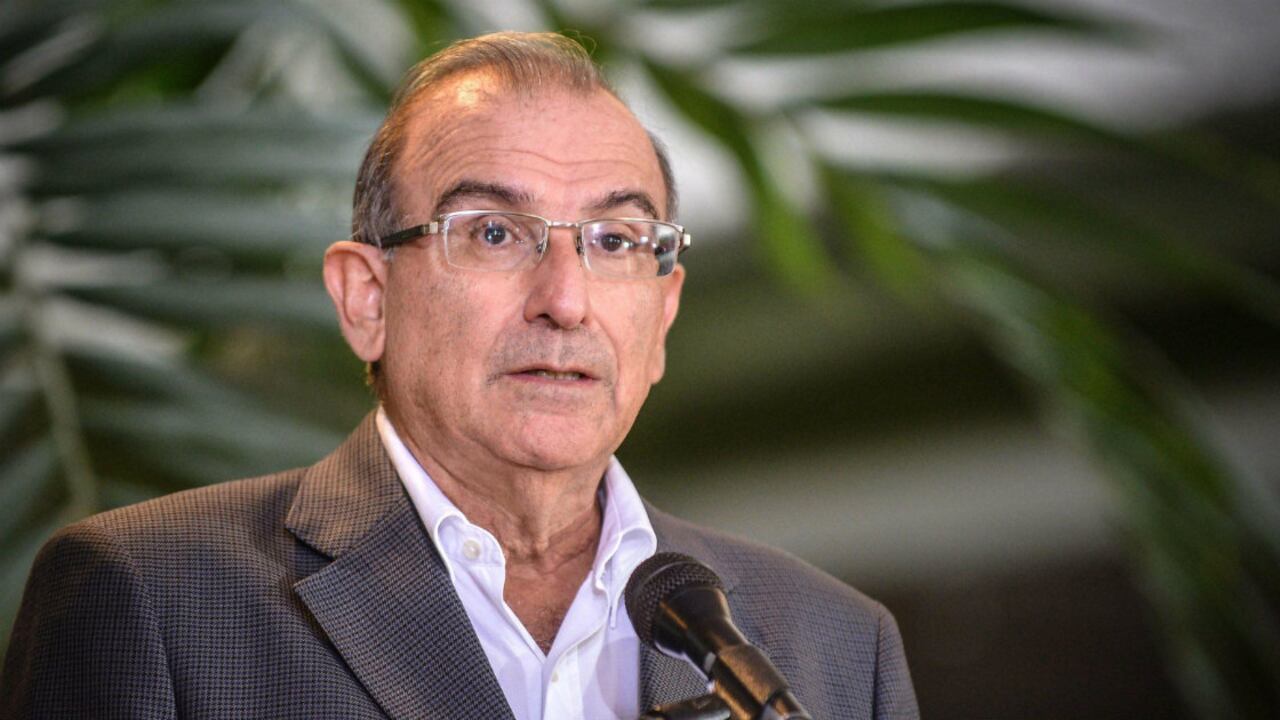 En al menos 17 ocasiones habrían infiltrado ilegalmente a Humberto de la Calle, jefe del equipo negociador del gobierno en La Habana.