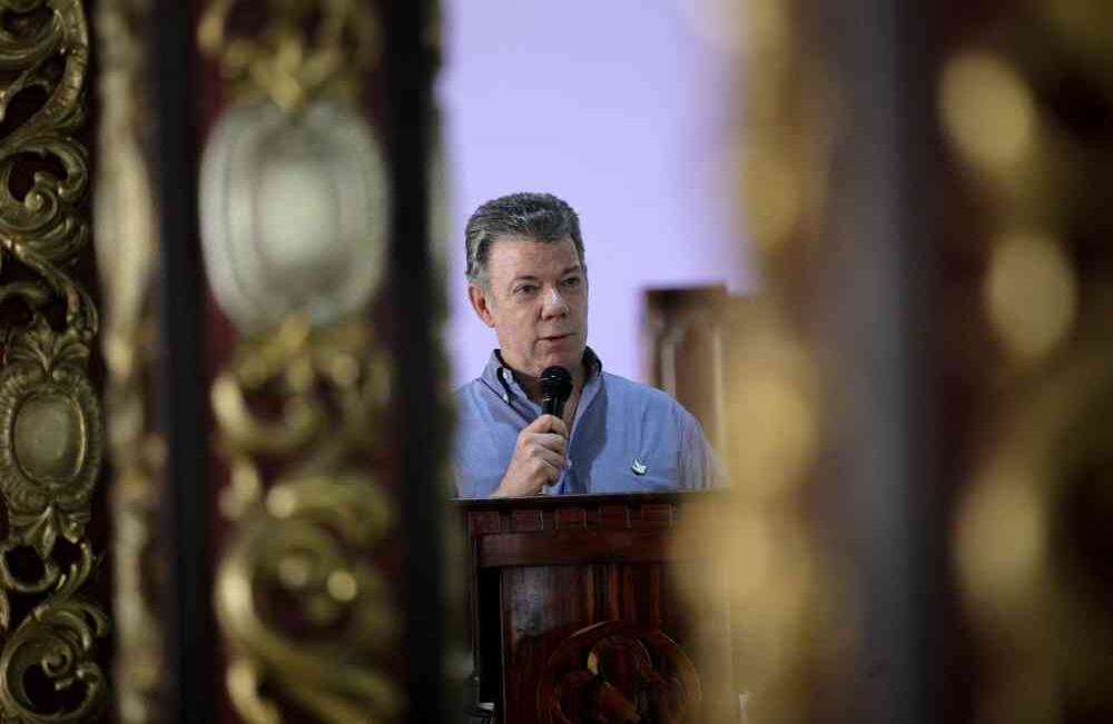 El presidente Juan Manuel Santos habla el martes 4 de abril de 2017, durante una misa en la catedral de Mocoa,  luego que la noche del 31 de marzo una avalancha provocada por el desbordamiento de tres ríos (el Mocoa, Mulato y Sangoyaco), arrasó con todo lo que encontró a su paso. Hasta el momento la cifra de muertos se eleva a  por lo menos 280 victimas, entre ellas 144 niños. Foto: Carlos Julio Martínez / Enviado Especial de Semana
