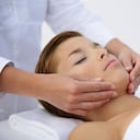 El masaje es invalorable no solo para aquellos que sufren de fatiga o de alguna enfermedad en particular, sino también para quienes tienen problemas emocionales. Las investigaciones hechas en Estados Unidos por la Dade Contry Masage Association, han descubierto lo importante que es el contacto físico en el desarrollo y el mantenimiento de un sistema nervioso saludable y un comportamiento social sano y también en la recuperación emocional de la persona. ©ingimage