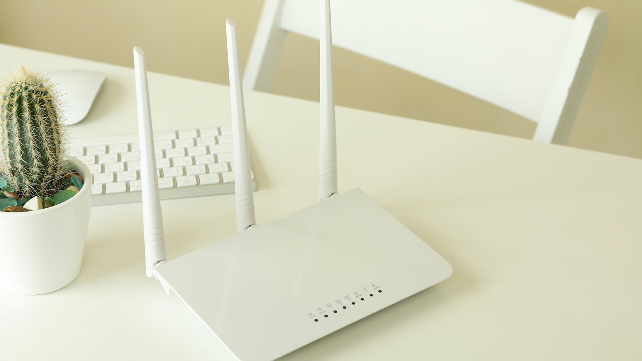 Las redes wifi se deben proteger con una contraseña segura.