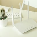 Las redes wifi se deben proteger con una contraseña segura.