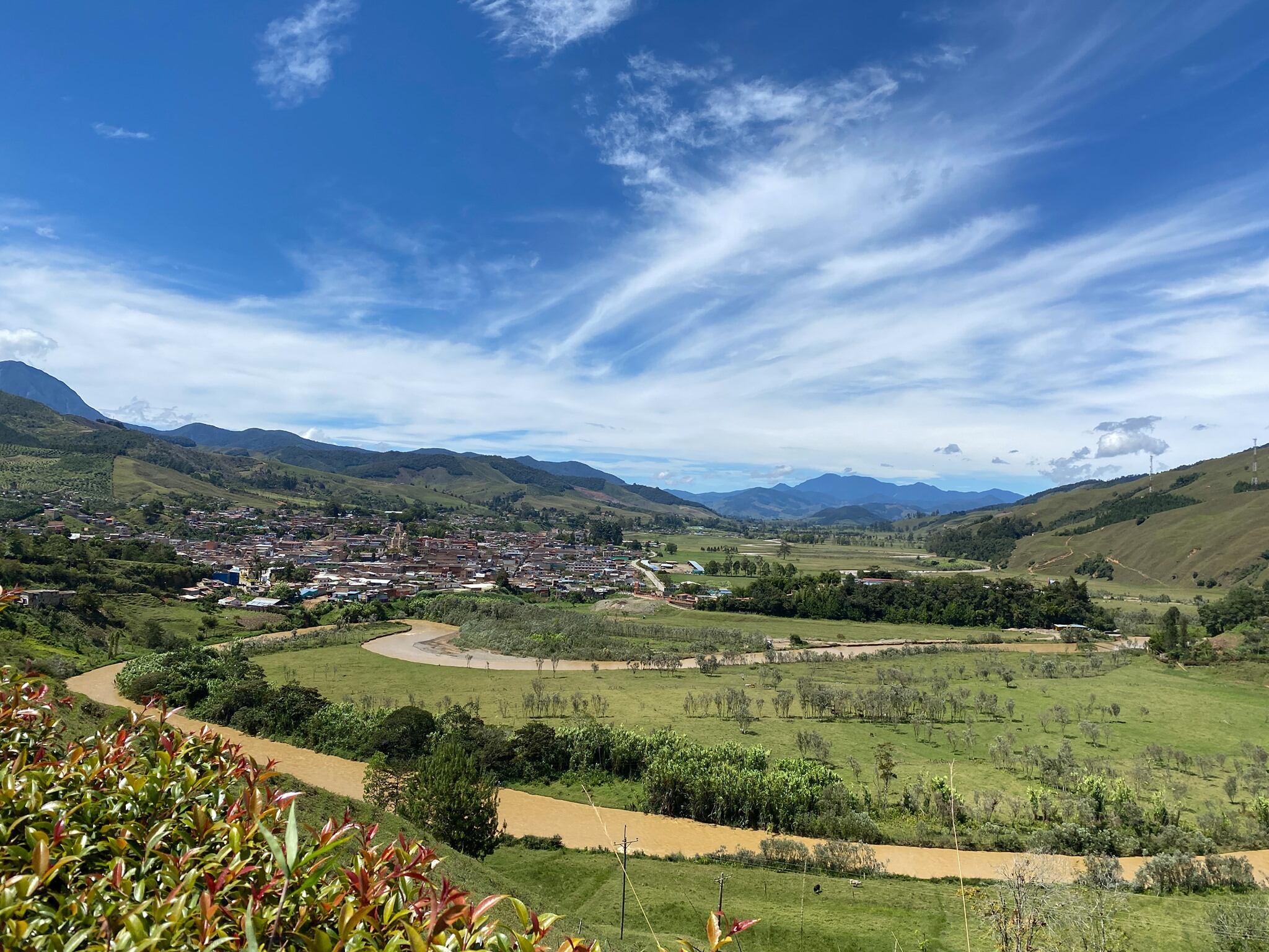 El río Penderisco está ubicado en Urrao, Antioquia.