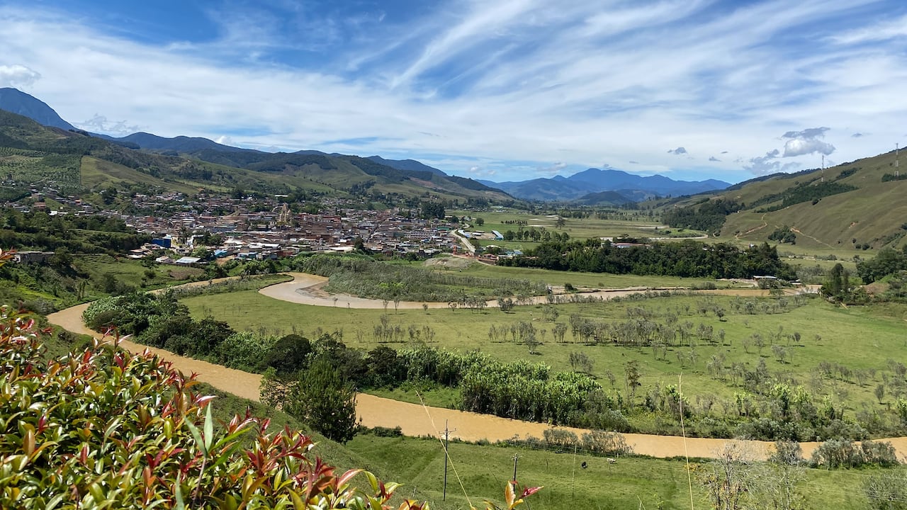 El río Penderisco está ubicado en Urrao, Antioquia.