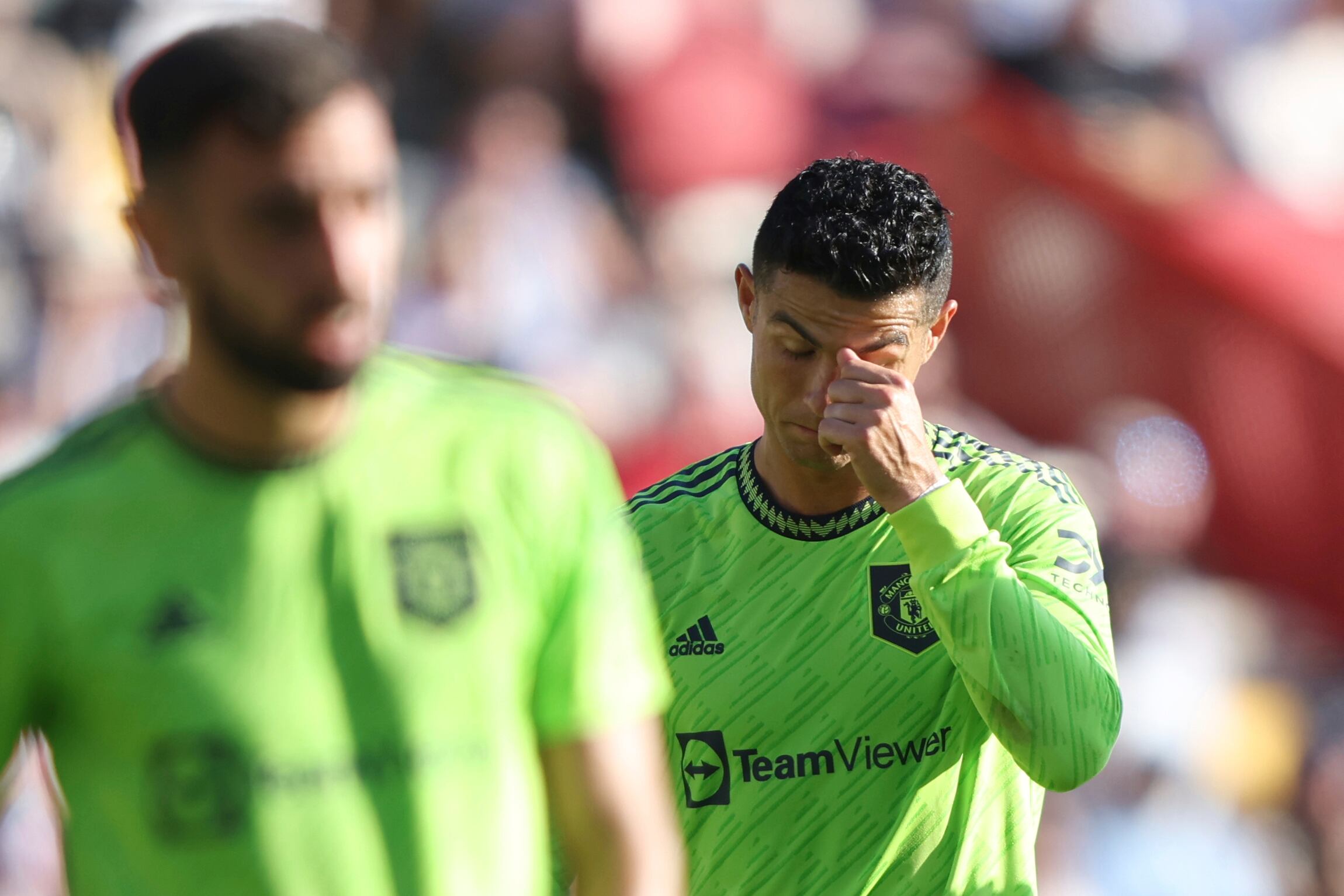 Manchester United's Cristiano Ronaldo right reacts as his team lose another goal to Brentford during the English Premier League soccer match between Brentford and Manchester United at the Gtech Community Stadium in London, Saturday, Aug. 13, 2022. (AP Photo/Ian Walton)