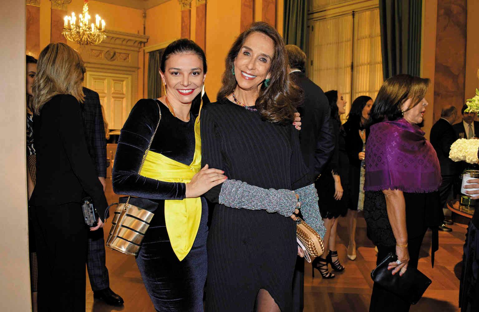 María Paz Gaviria, directora de ArtBo, y Pilar Castaño