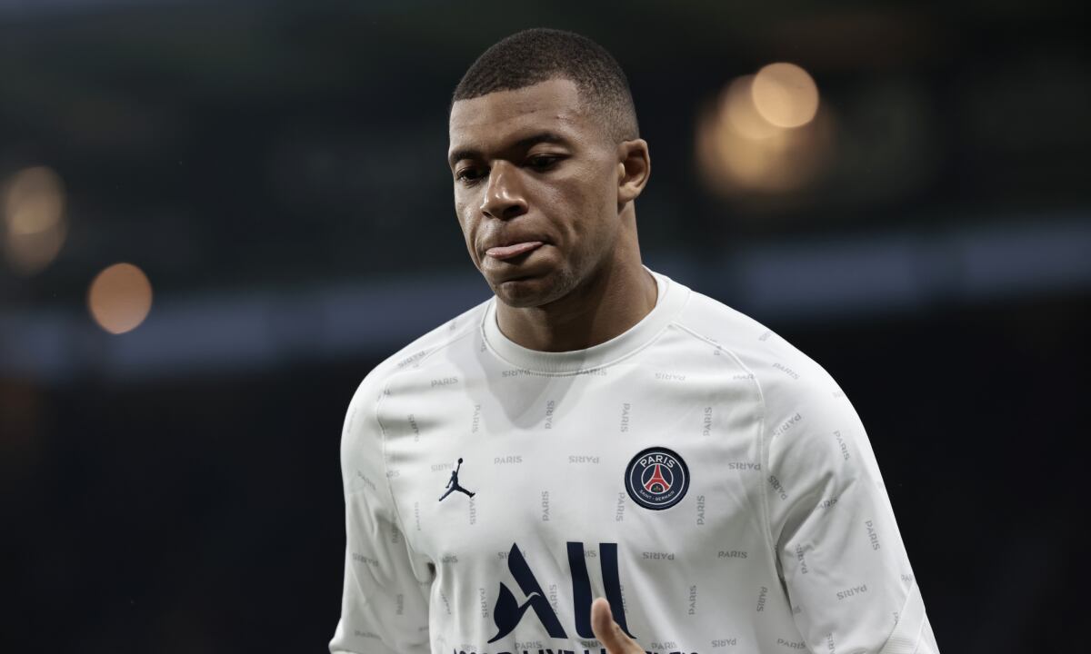 PSG's Kylian Mbappe trains prior to the League One soccer match between Angers and Paris Saint Germain, at the Raymond-Kopa stadium in Angers, western France, Wednesday, April 20, 2022. (AP/Jeremias Gonzalez)