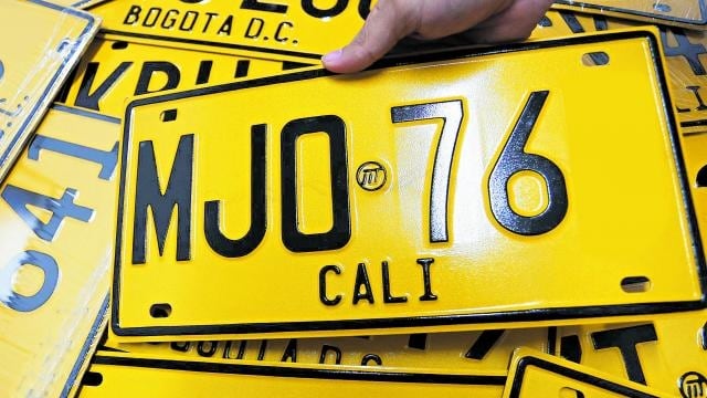 La placa de los carros, una de las variables que se tienen en cuenta para los descuentos en algunas regiones.