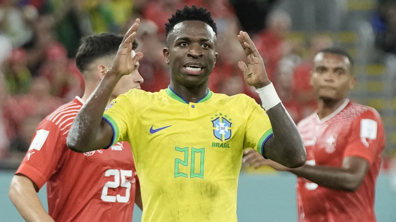 Vinicius marcó en el segundo tiempo, pero el VAR anuló su tanto