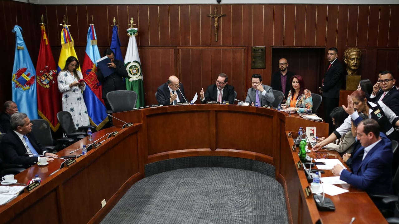 En la Comisión Segunda del Senado se debaten temas relacionados con la defensa del país.
