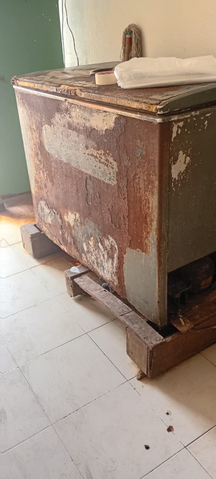 Una de las neveras del sitio.