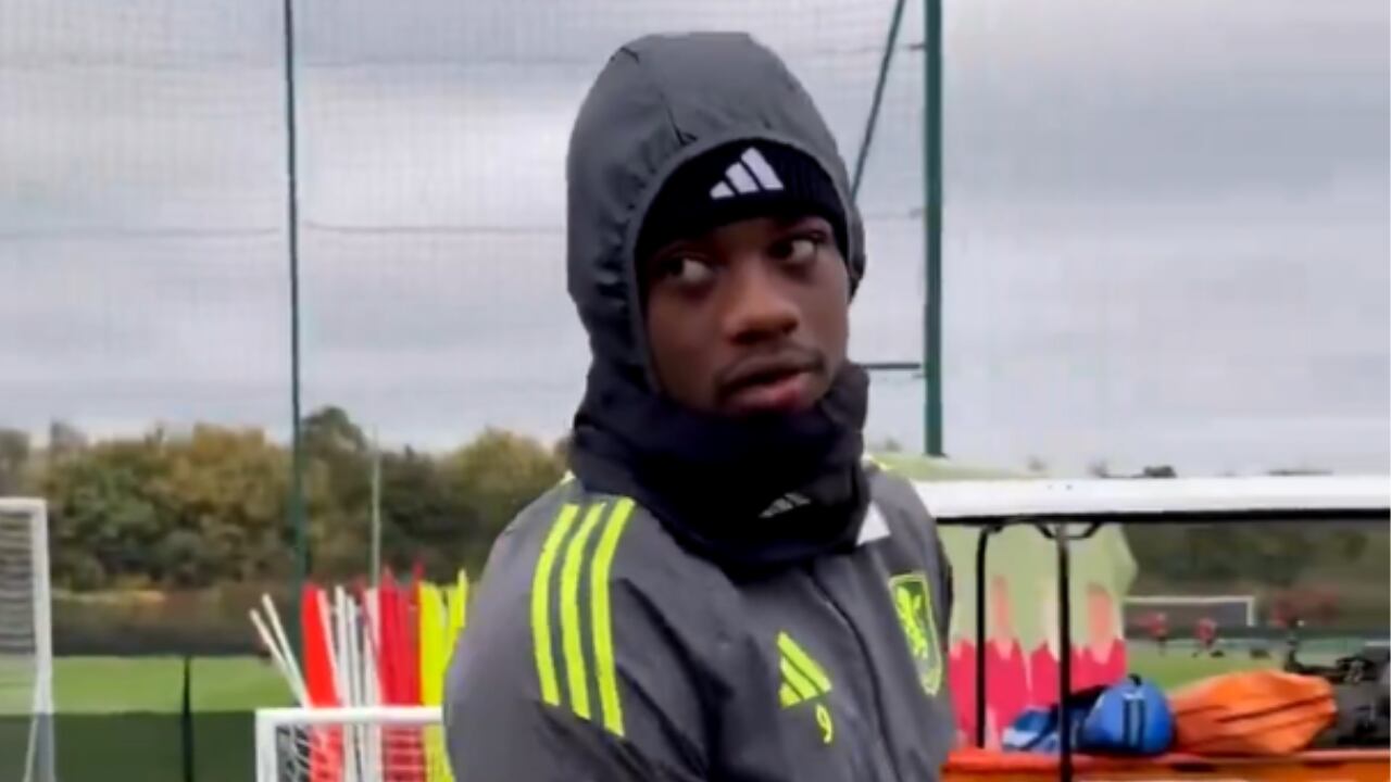 Jhon Jader Durán a su vuelta a los entrenamientos de Aston Villa