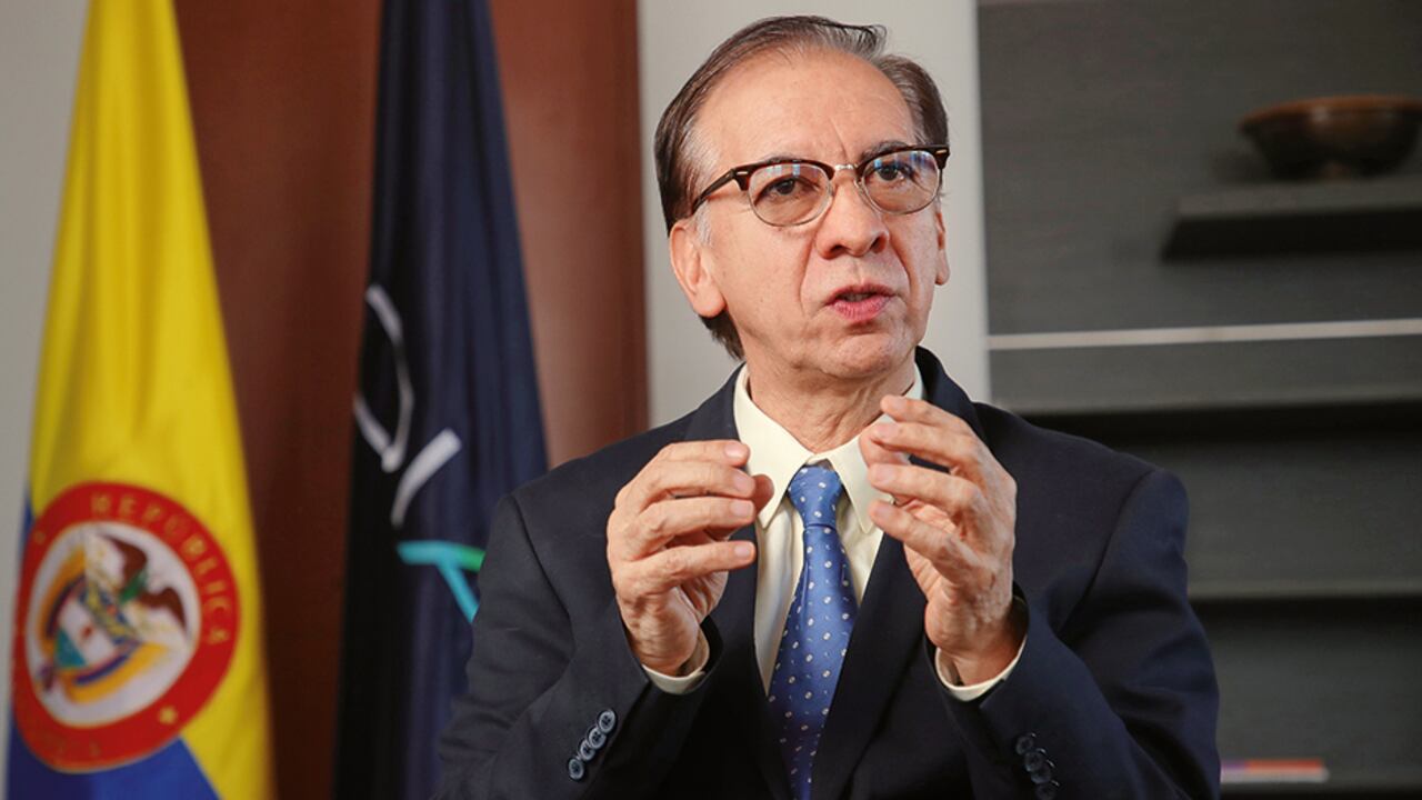 Jairo Orlando Villabona, nuevo director de la Dian, es contador, especialista finanzas, doctorado en gestión, entre otros. También es partidario de cobrar más impuestos a los ricos.
