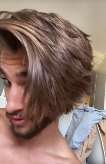 Banany dice estar a gusto con los resultados, pues su pelo tiene una apariencia limpia y no luce grasoso.