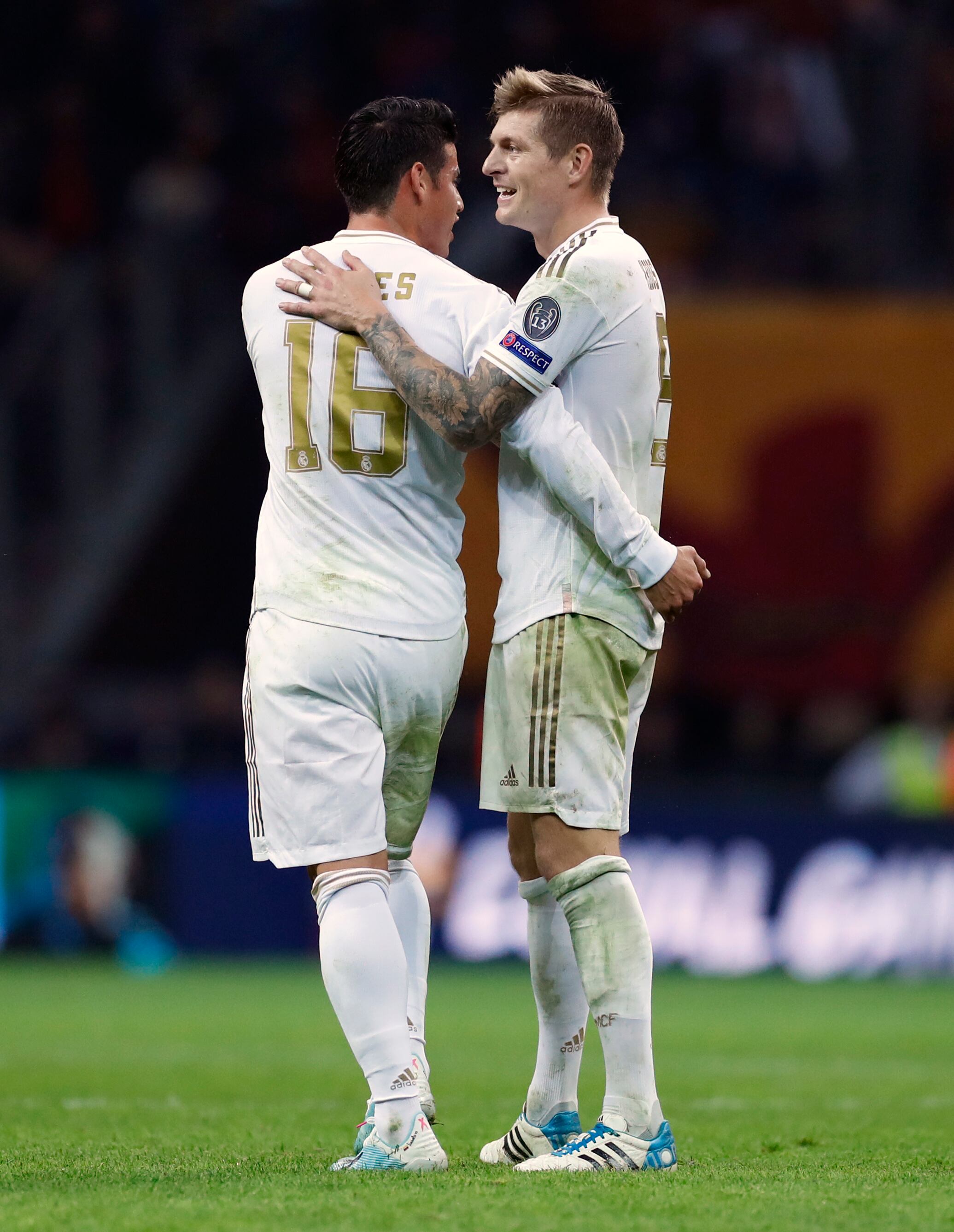ISTANBUL, TURKEY - OCTOBER 22: Toni Kroos of Real Madrid celebrates with team-mate James Rodriguez (L) after scoring a goal during the UEFA Champions League group A match between Galatasaray and Real Madrid at Turk Telekom Arena on October 22, 2019 in Istanbul, Turkey. (Photo by Helios de la Rubia/Real Madrid via Getty Images)