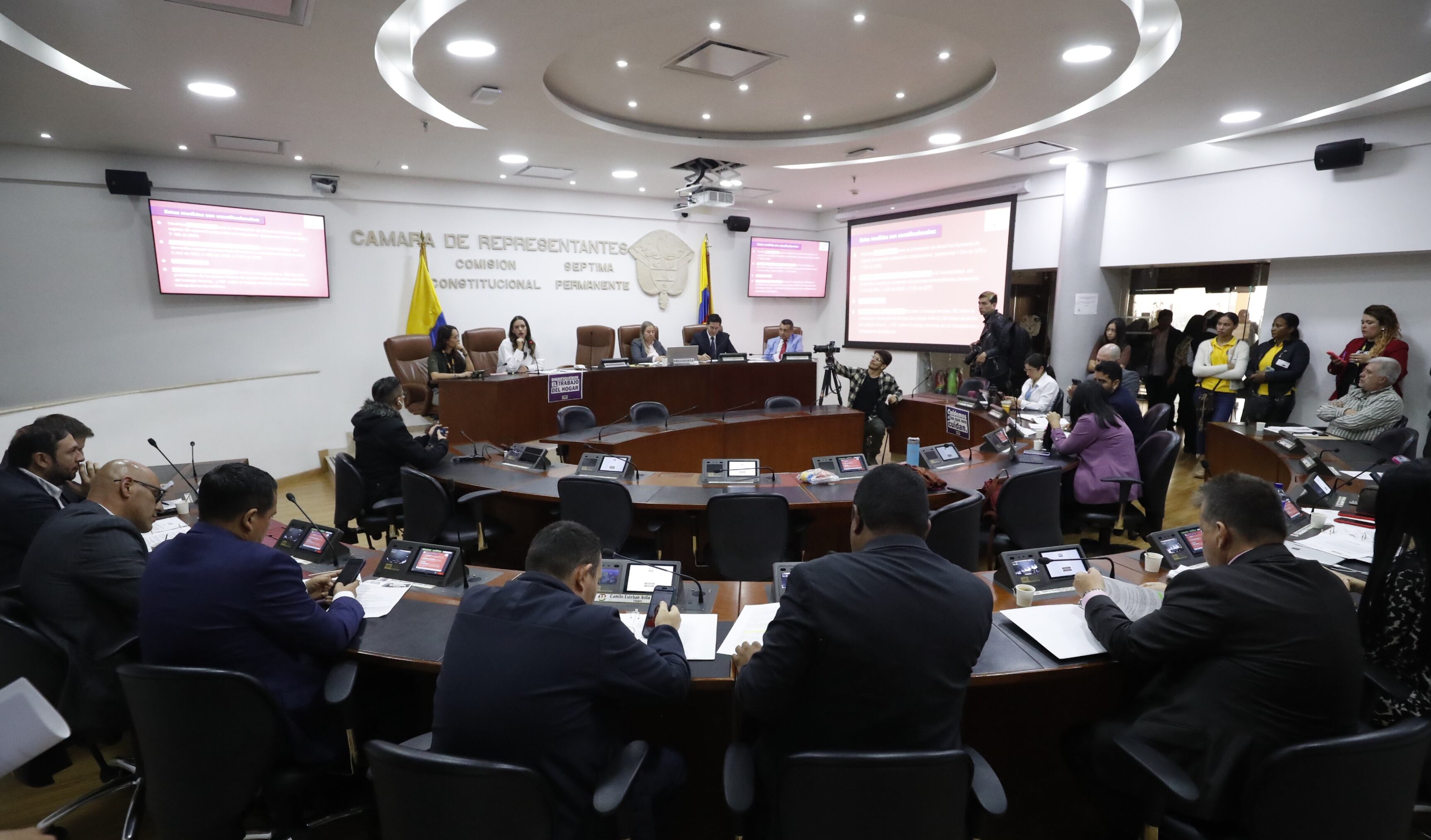 Debate Dignifiquemos el trabajo del hogar