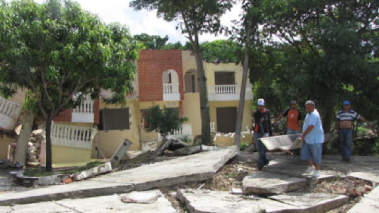 Así se ven las casas del sector de Campo Alegre, que son las más afectadas. A pocas calles de allí, las del conjunto construido por la firma del Alcalde Char, no han llegado aún a este estado.