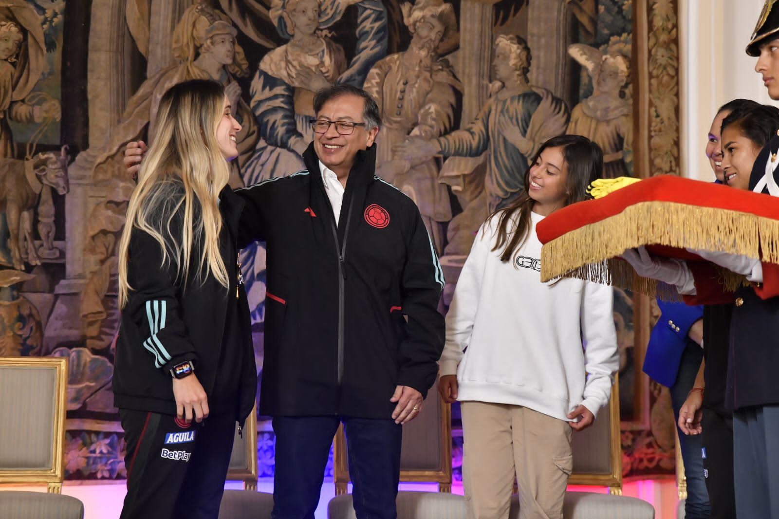 El presidente prometió entregar $8.000 millones para una liga digna