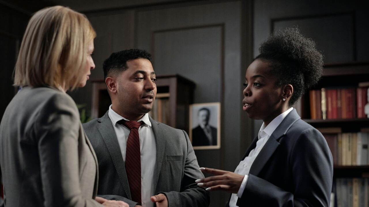 Salarios competitivos para profesionales de diversas áreas.