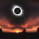 Durante un eclipse solar total el cielo se oscurece.