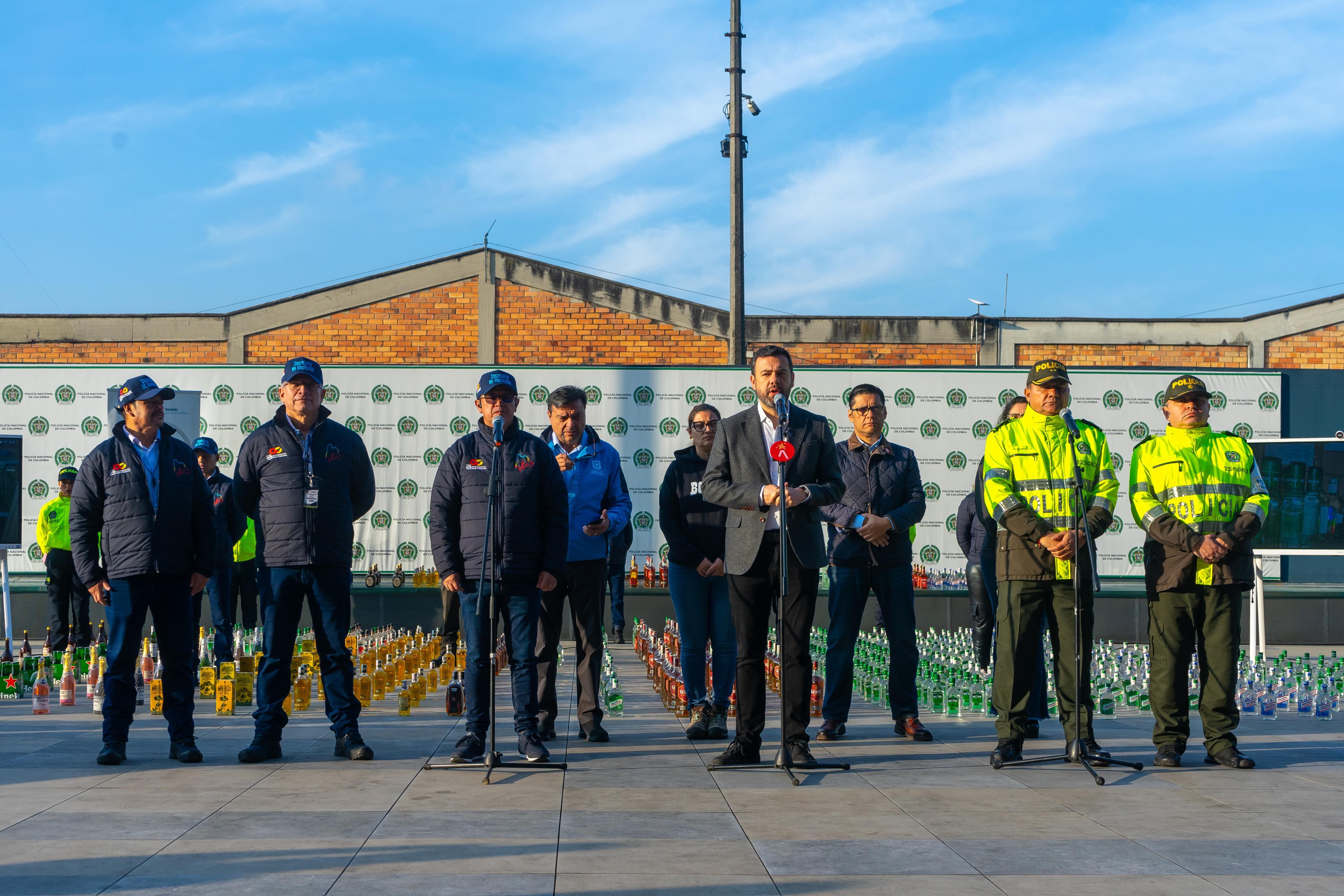 Alcalde Carlos Fernando Galán en compañía de las autoridades