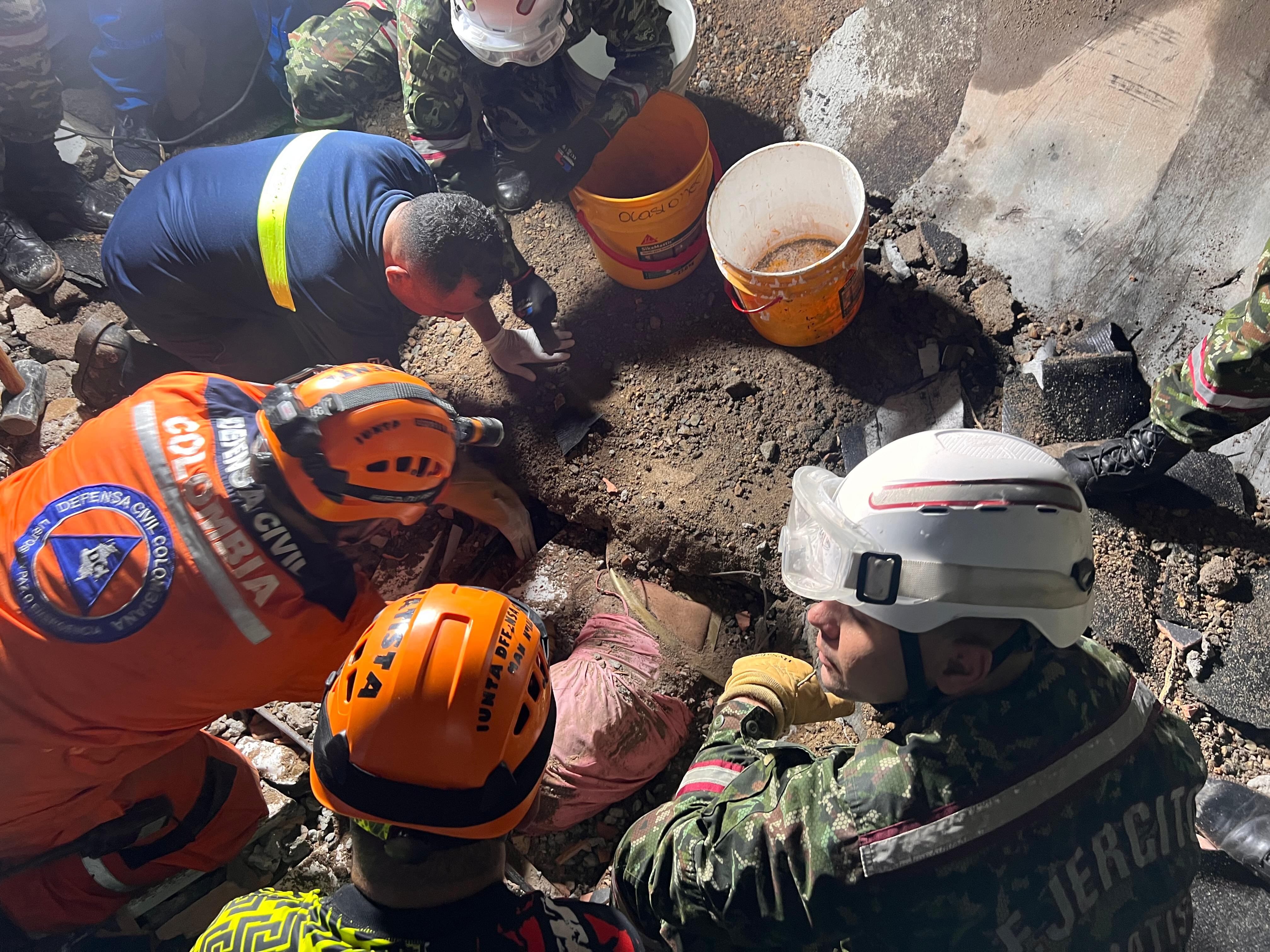 Organismos de socorro en el lugar de la emergencia.