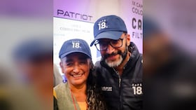 María Nilsa Garzón Díaz, caficultora de Rosas-Cauca, junto a Julián Ruiz, de Banexport-Café 18, el comprador de un singular café, el más caro vendido en la subasta internacional más importante de la feria Cafés Especiales.