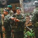 Un momento de relax luego de una jornada de estudio. Casi todos los combatientes de este bloque ingresaron a las Farc siendo niños.