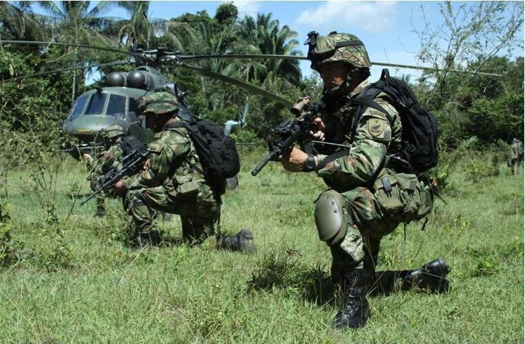 Las operaciones de control se mantienen en la zona, teniendo en cuenta que esta mañana también se desmontó una bandera del ELN en la vía Panamericana. Foto especial para El País