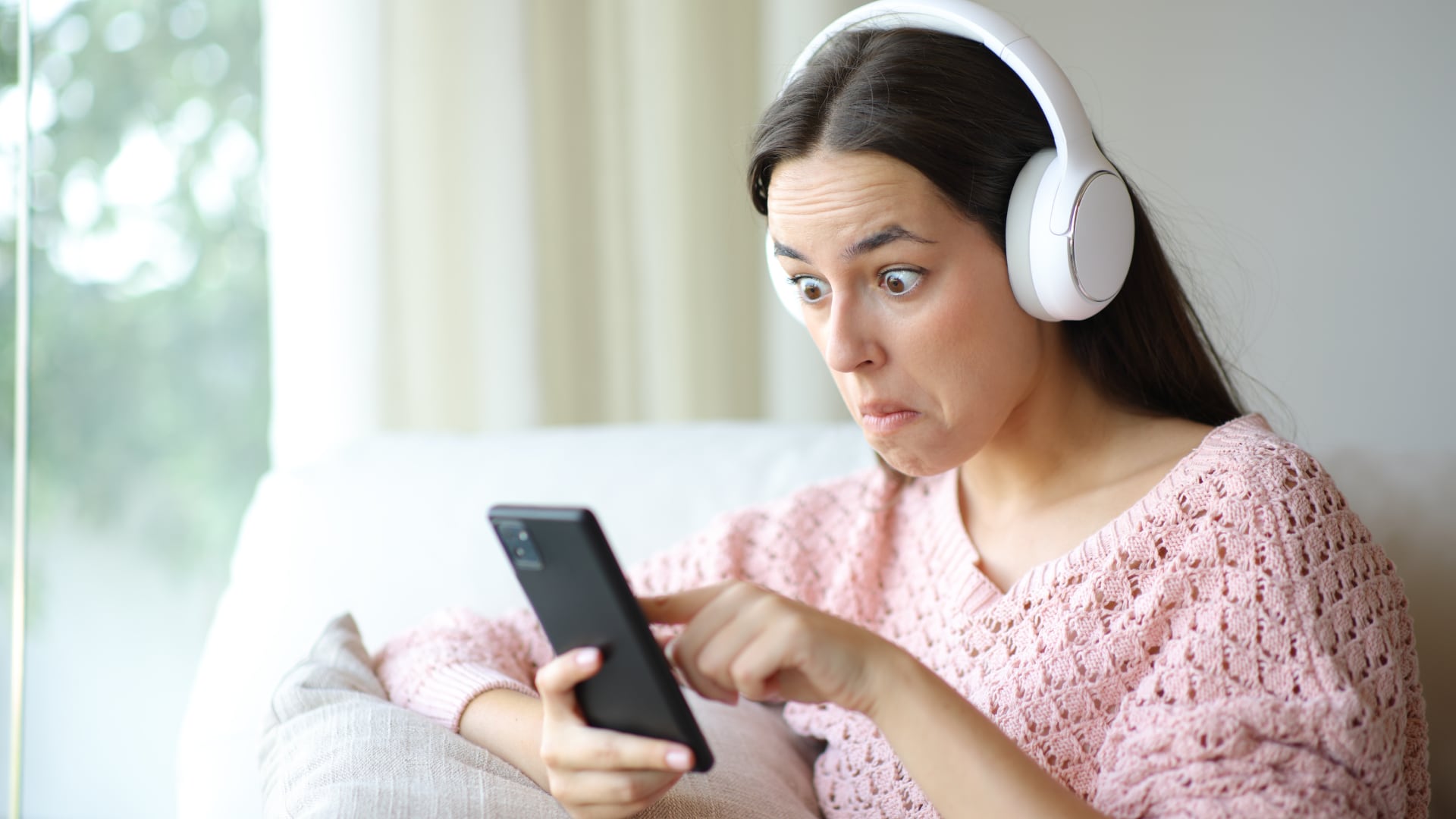 Detectar un ataque de Bluesnarfing en tu dispositivo puede ser difícil debido a su naturaleza silenciosa.