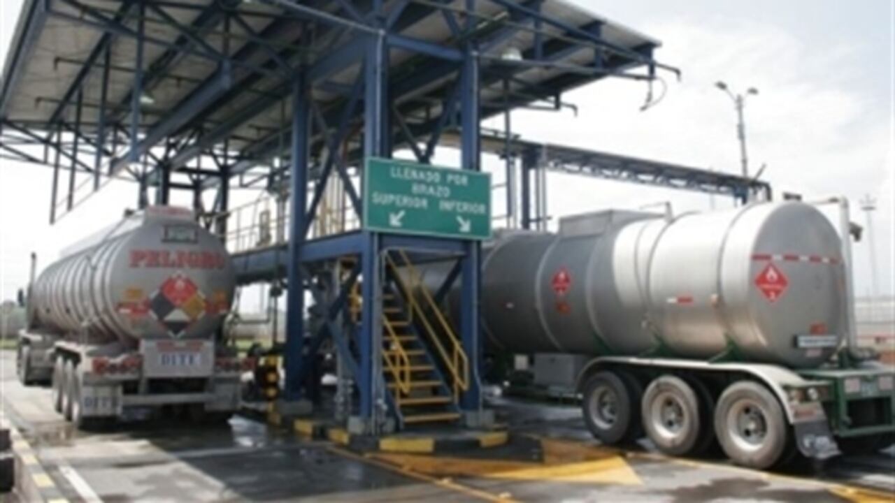 Actualmente entre las 5 destilerías de alcohol carburante Incauca, Providencia, Manuelita, Mayagüez y Risaralda producen 1.050.000 litros al día.
