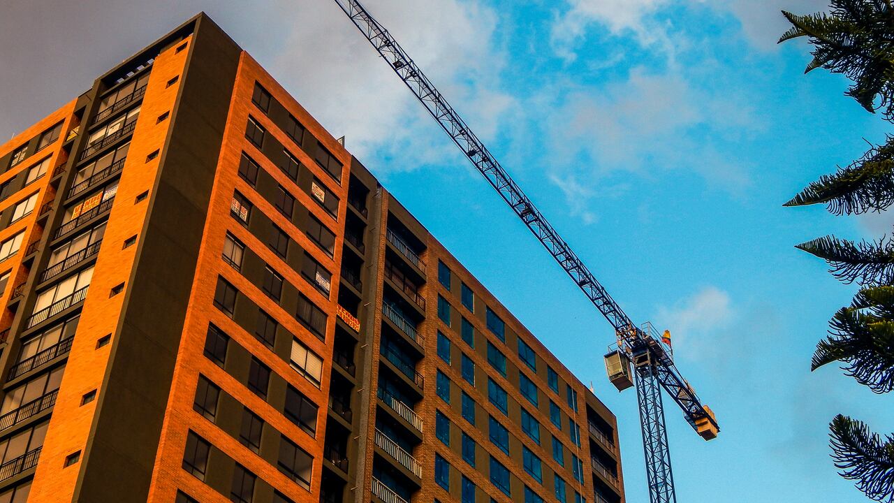 La reactivación de la construcción de vivienda es clave considerando su cualidad como motor fundamental del desarrollo económico y social del país.