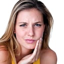 El dolor de muela se presenta por afecciones como la caries.