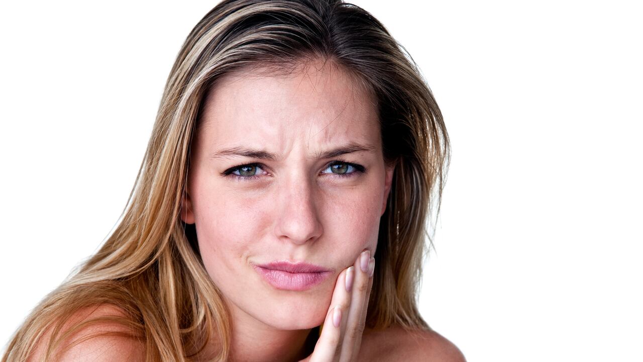 El dolor de muela se presenta por afecciones como la caries.
