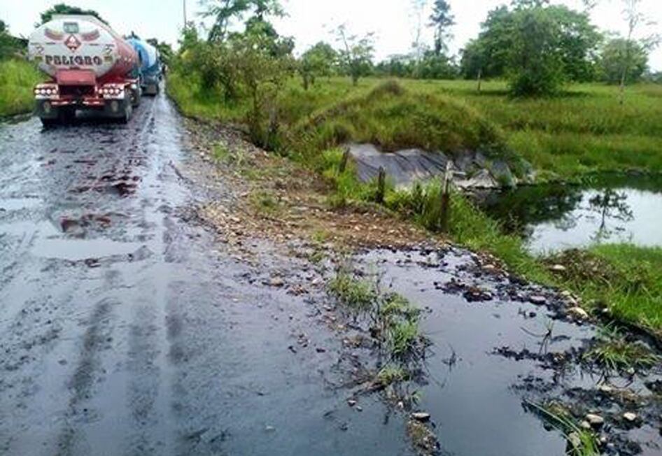 Retén ilegal de las FARC. Puerto Asís, Putumayo. Derrame de 200.000 galones de crudo, 8 de junio. (Foto: cortesía Ecopetrol)