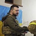 El presidente de Ucrania relevó de su cargo a un alto mando militar del este del país, advirtiendo irregularidades en el ejercicio de su trabajo.