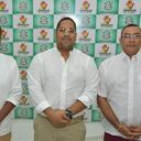 En el centro el nuevo presidente del Concejo de Barranquilla para el 2023, junto a él los vicepresidentes.