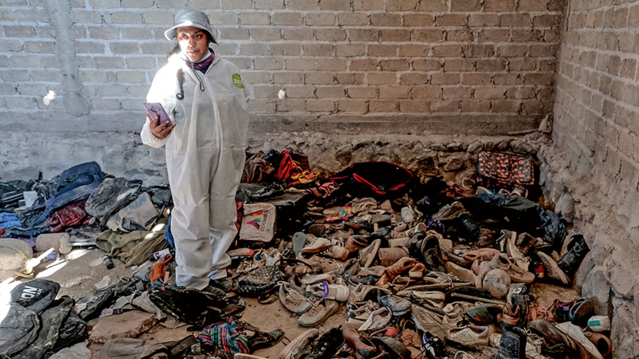 Los descubrimientos incluyen una pila de zapatos y pertenencias que han identificado las familias de los desaparecidos.