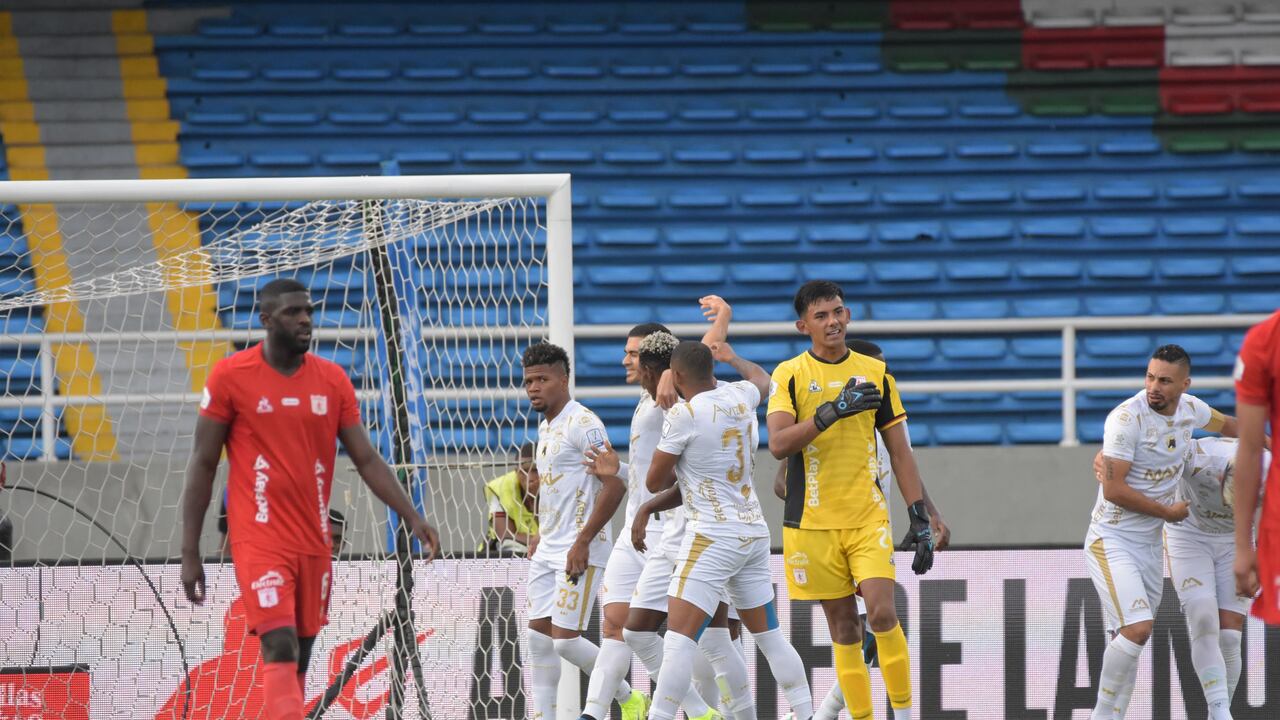 Lluvia de goles en América vs Llanero: el escarlata remontó y ganó su primer partido