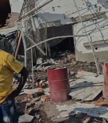 La estación de Policía de este municipio del norte del Cauca terminó convertida en escombros luego de ser impactada por varias cargas explosivas.