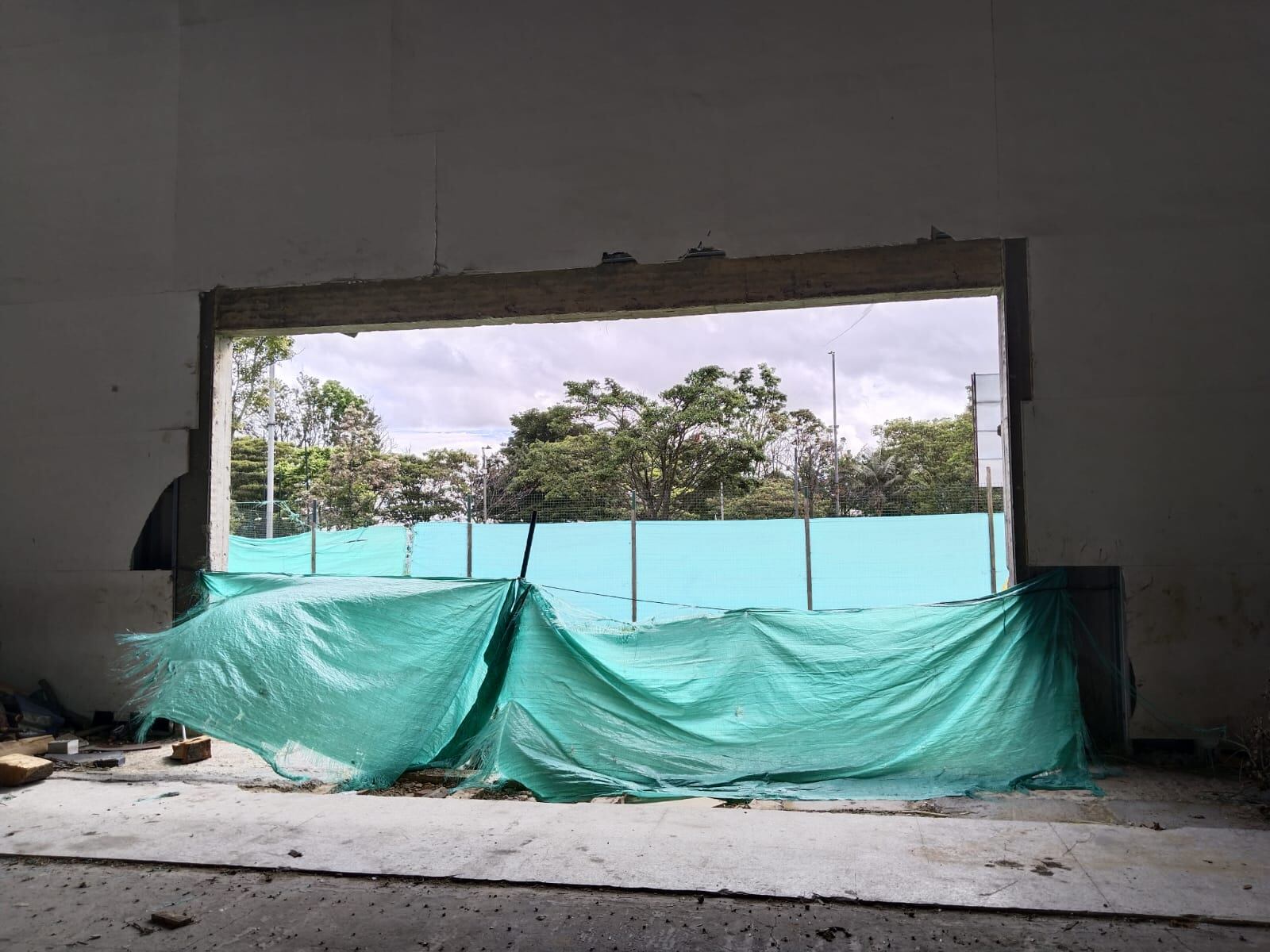 Obras de la Unidad Deportiva El Salitre están abandonadas