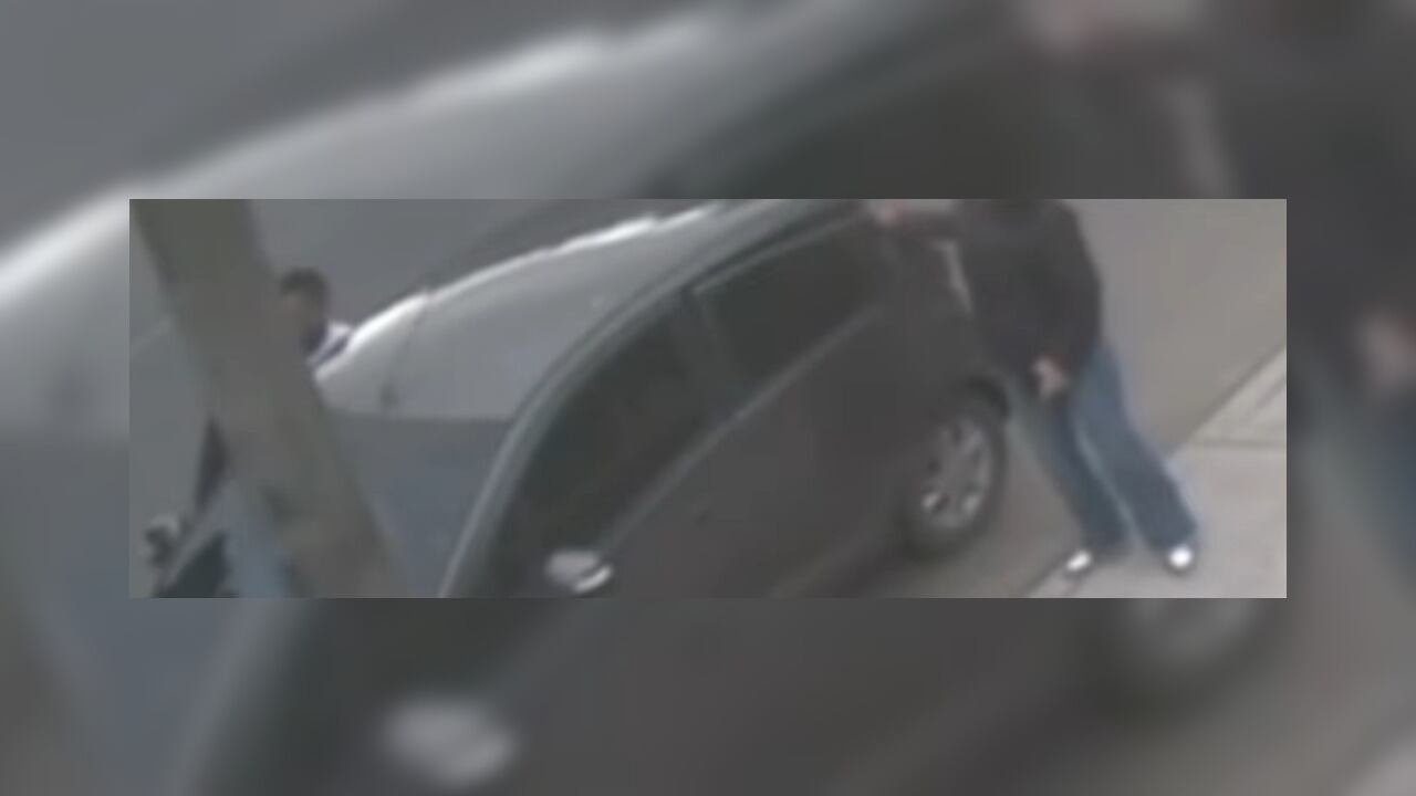 Katerine Andrea Martínez Martínez junto a alias El costeño, el 7 de junio de 2025, en inmediaciones de donde el sicario atentó contra Miguel Uribe Turbay, en Bogotá