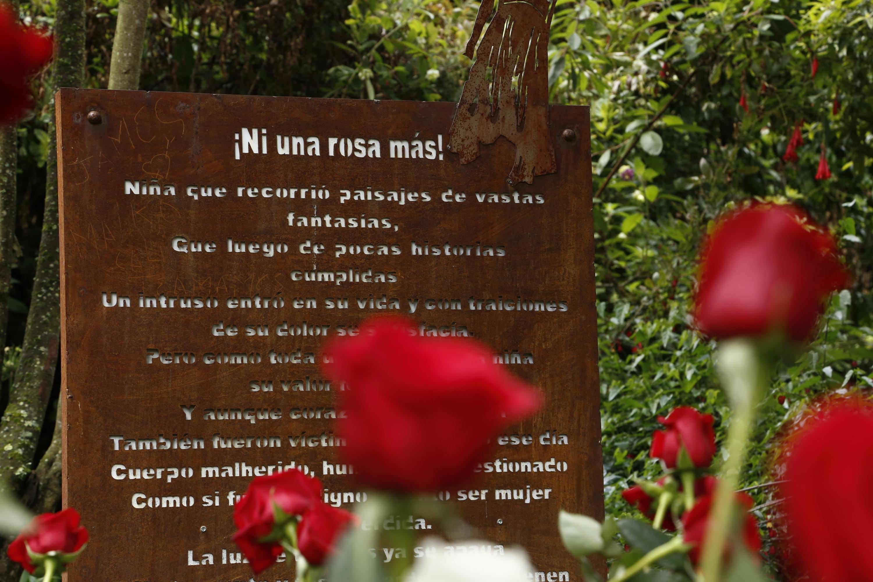 Placa en conmemoración de Rosa Elvira Cely, víctima de feminicidio de Bogotá.