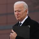 NEW CASTLE, DELAWARE - 19 DE ENERO: Un día antes de ser investido como el 46 ° presidente de los Estados Unidos, el presidente electo Joe Biden se emociona mientras pronuncia sus comentarios en el Major Joseph R. "Beau" Biden III National Guard / Reserve Center enero 19 de octubre de 2021 en New Castle, Delaware. El centro de reserva lleva el nombre de Beau Biden, el hijo mayor de Joe Biden y quien se desempeñó como fiscal general de Delaware y comandante de la Guardia Nacional del estado antes de morir de cáncer cerebral a la edad de 46 años en 2015 (Foto de Chip Somodevilla / Getty Images)