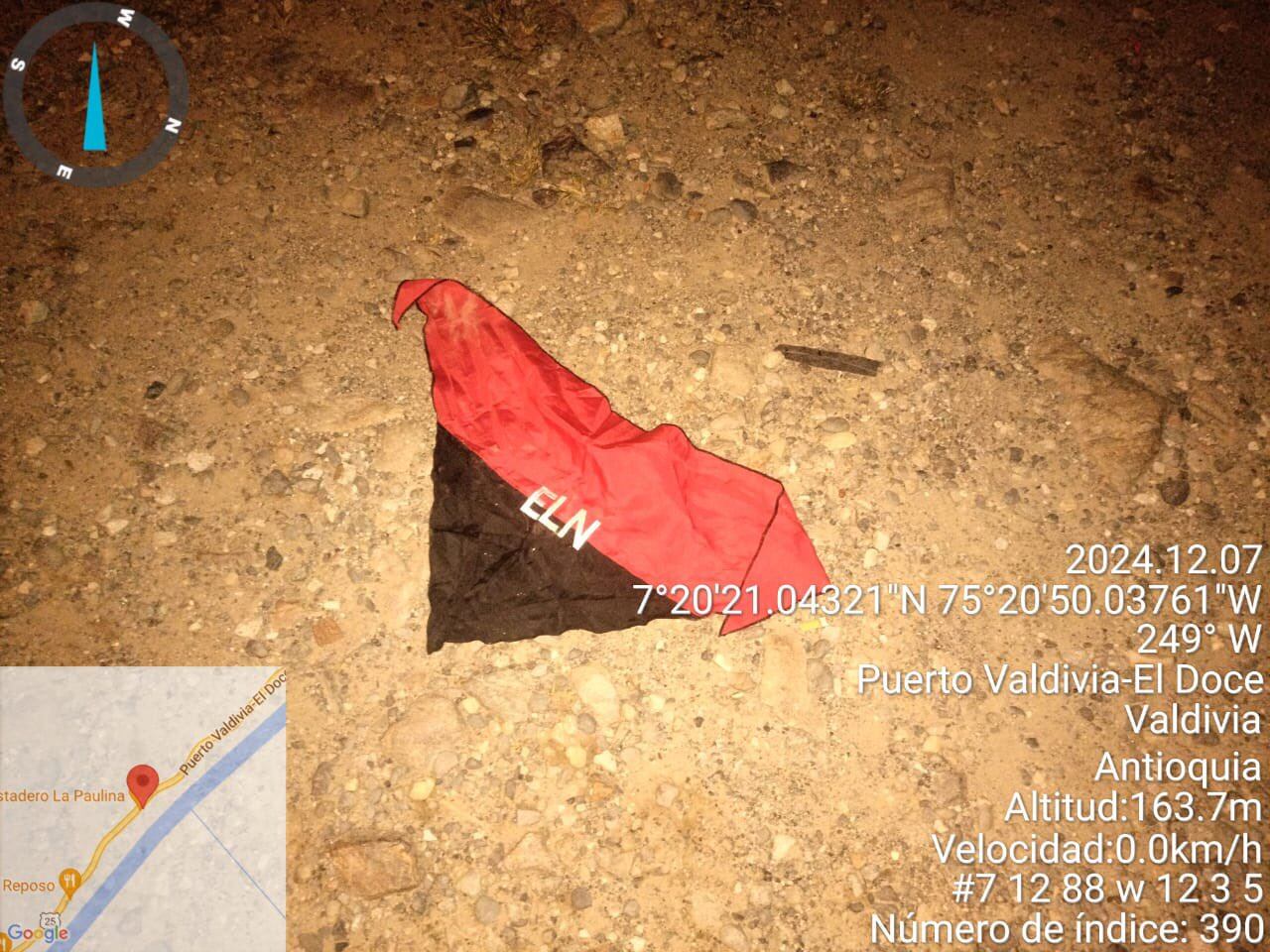 Esta es una de las pañoletas que quedó abandonada en el sector del ataque.