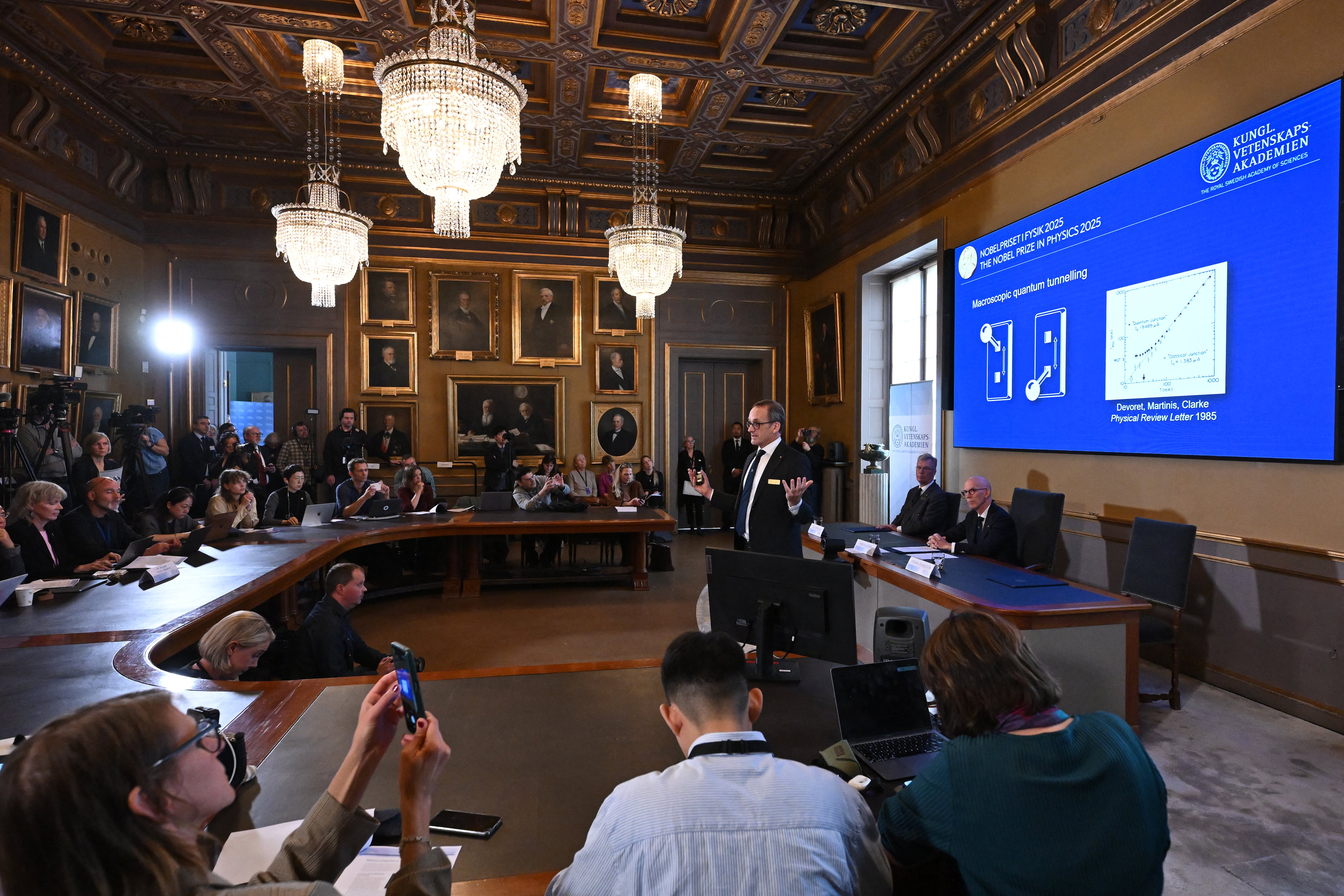 Túnel cuántico Premio Nobel de física 2025