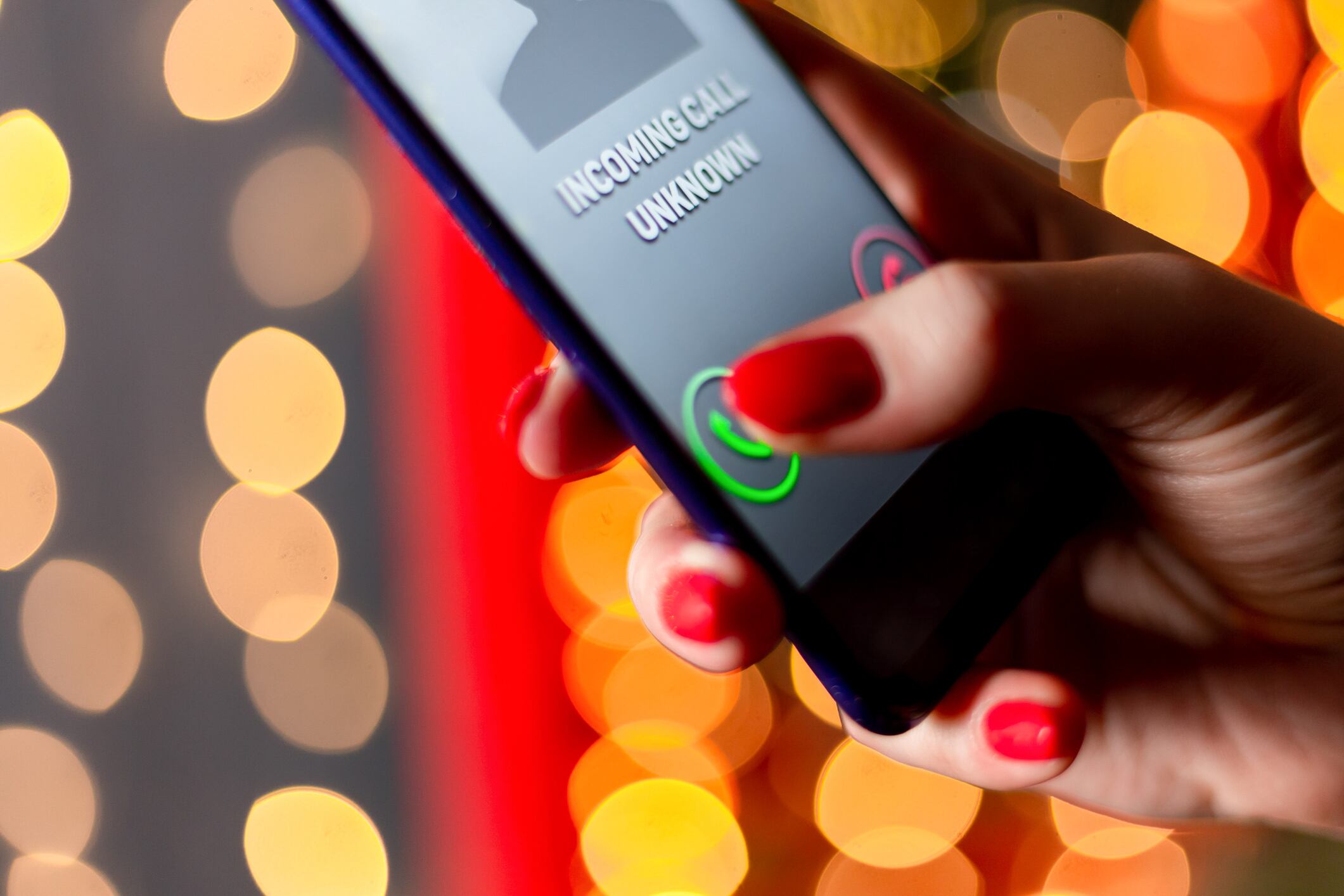 Si bien es raro contemplar la idea de recibir una llamada identificada con el mismo número de celular, no es algo que esté fuera de la realidad.