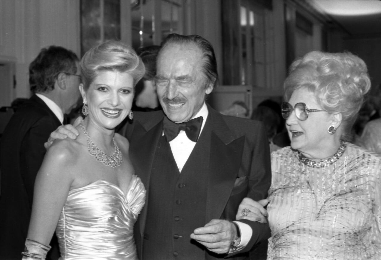 Su abuelo paterno, Friedrich Trump, nació en Kallstadt, en la región de Renania-Palatinado, Alemania, en 1869, y emigró a Estados Unidos en 1885 con apenas 16 años, donde construyó un pequeño emporio como barbero, restaurantero y propietario de hoteles en el noroeste americano y el Yukón.