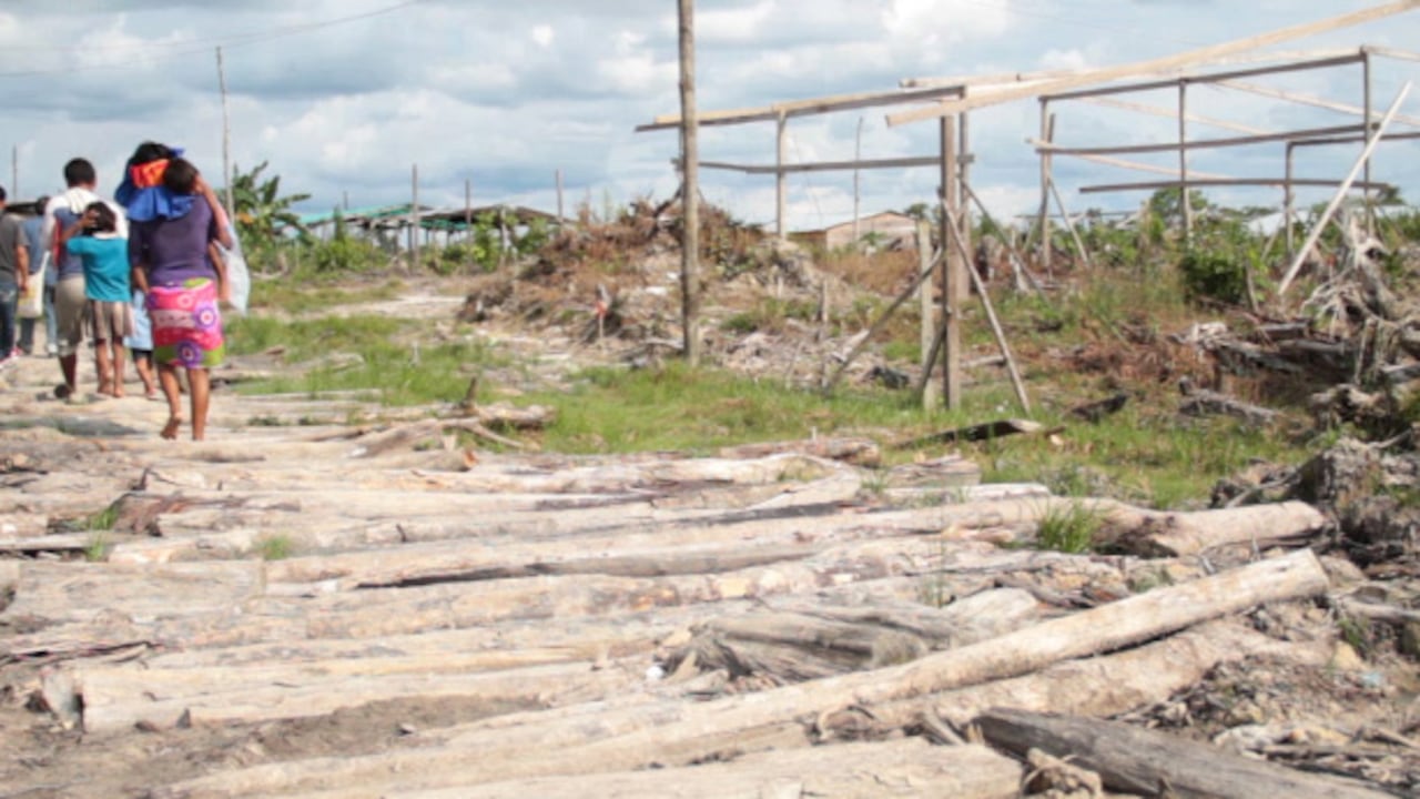 Solo el 30 por ciento de la población de Quibdó tiene acueducto. Los más afectados son los indígenas desplazados que hacen sus necesidades y lavan su ropa en los ríos.